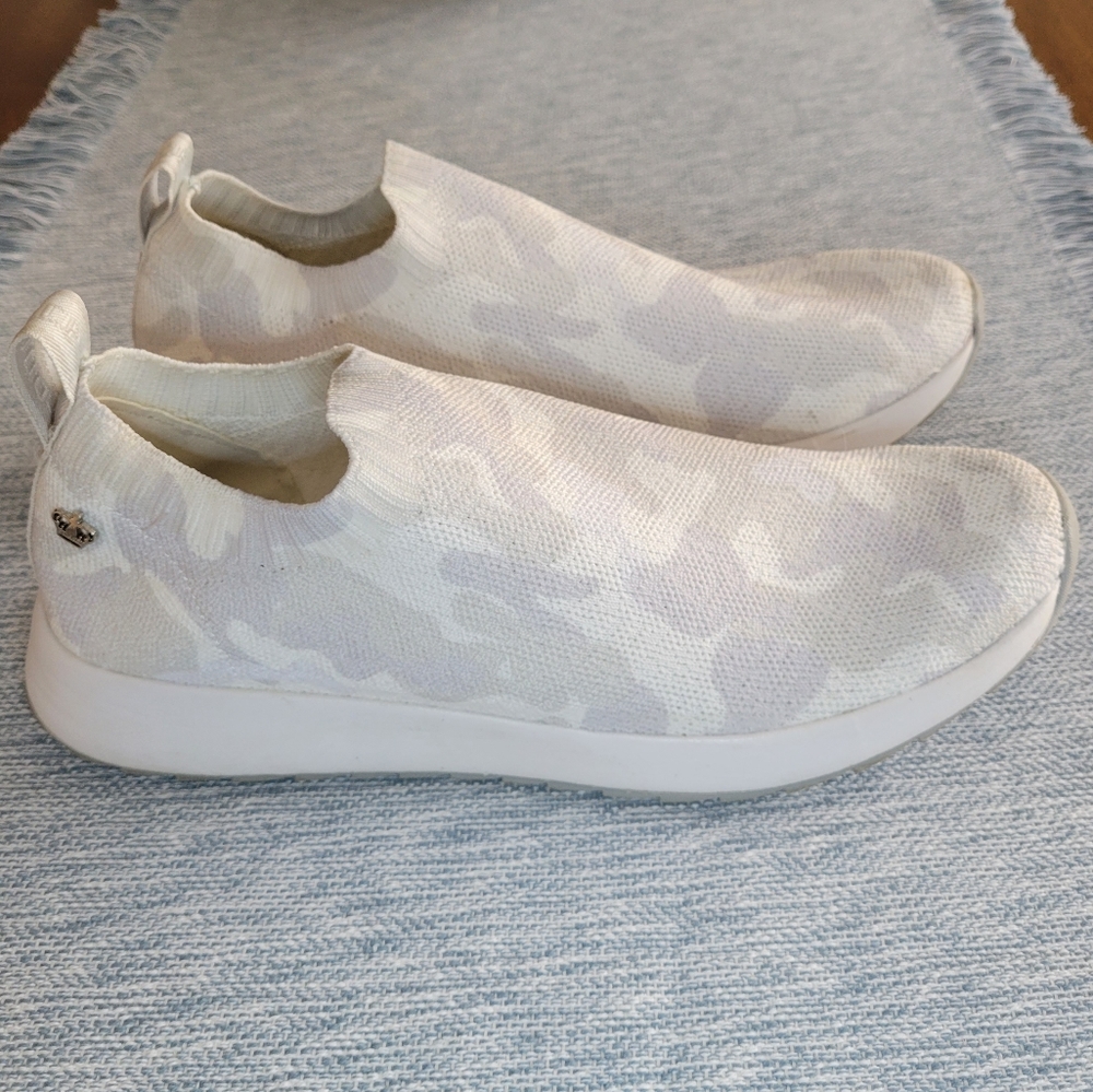 Sport shoes